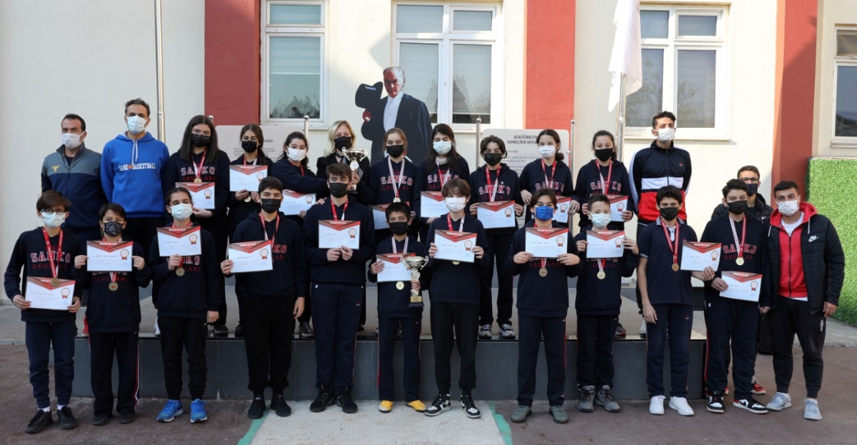 SANKO OKULLARI KIZ VE ERKEK BASKETBOL TAKIMLARI YENİLGİSİZ ŞAMPİYON OLDU