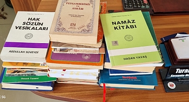 Kitap okuyorum Özgürlüğü yaşıyorum.
