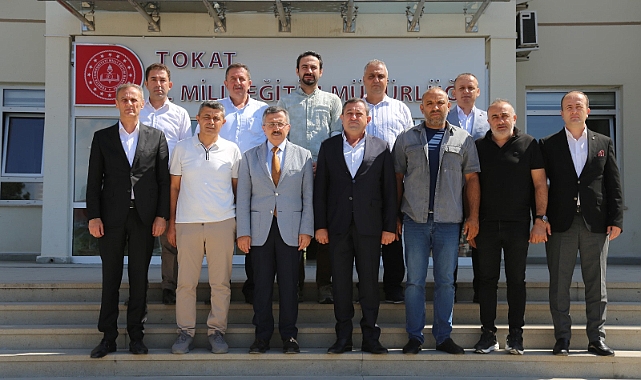 Tokat TSO, TOBB’un desteğiyle 400 bin liralık kırtasiye çeklerini Milli Eğitim Müdürlüğü’ne teslim etti .