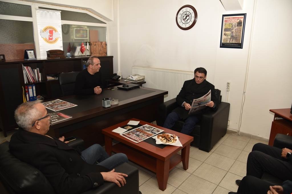 VALİ OZAN BALCI TOKAT HABER GAZETESİNE İADE-İ ZİYARETTE BULUNDU