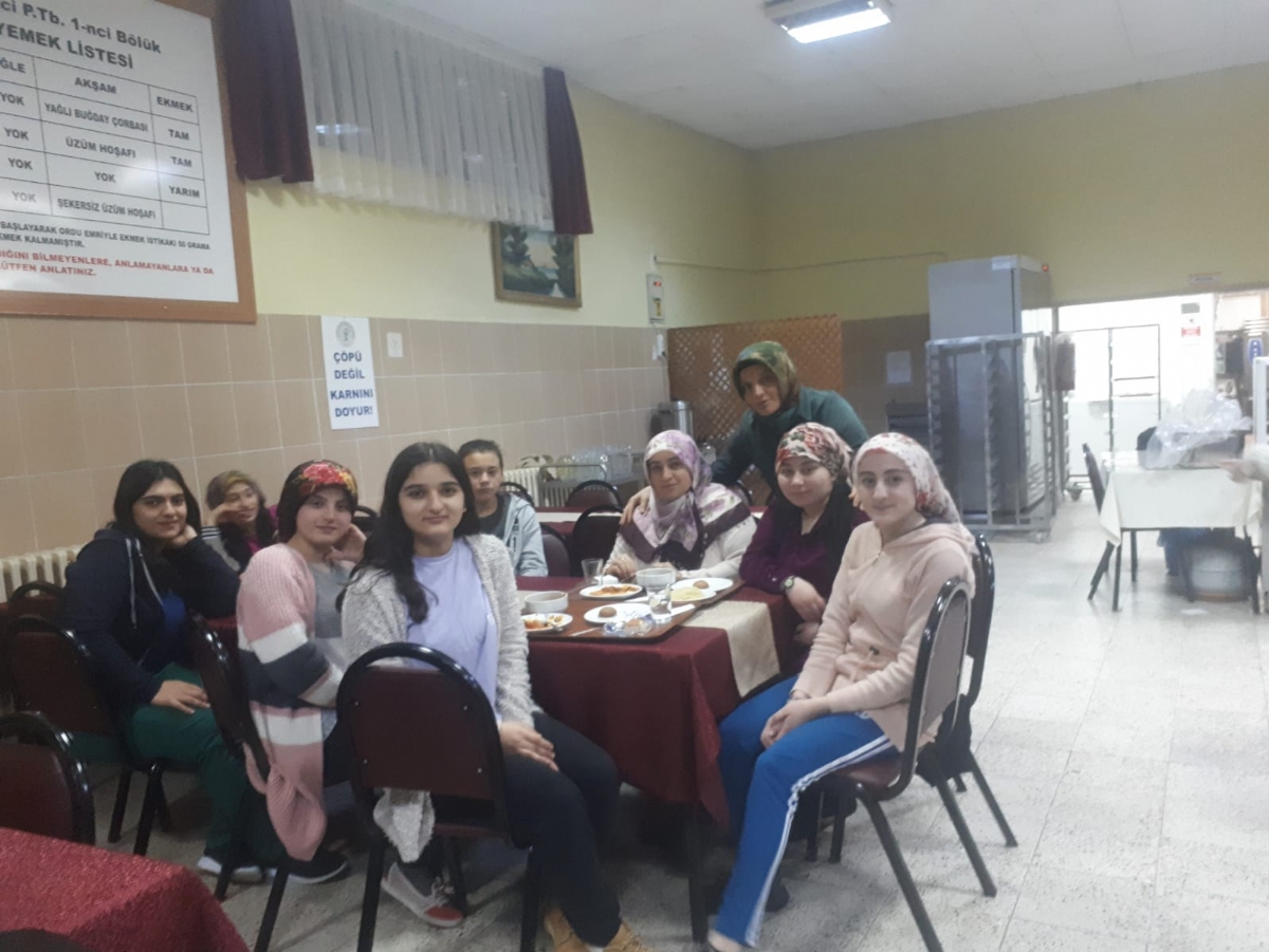 ``  TEKNOLOJİYE ESİR OLMA AİLENDEN KOPMA  ``